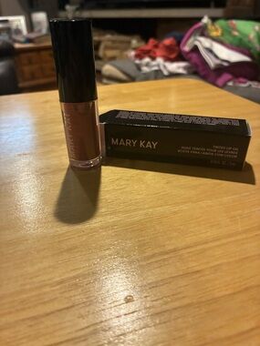 Mary Kay Tinted Lip Oil in blush rosé